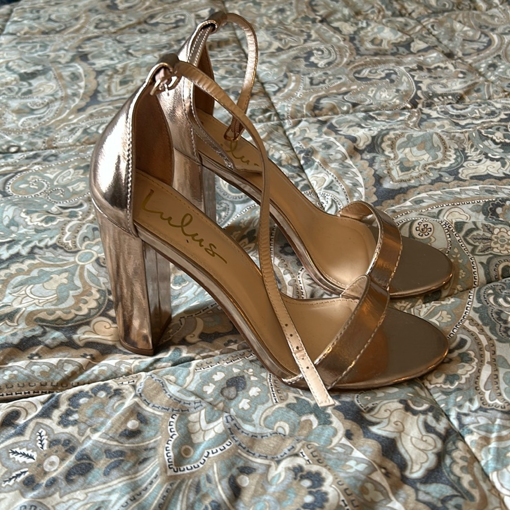 Lulu’s Taylor Ankle Strap Sandals - Rose Gold